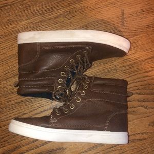 Old navy boys size 1. Very good condition